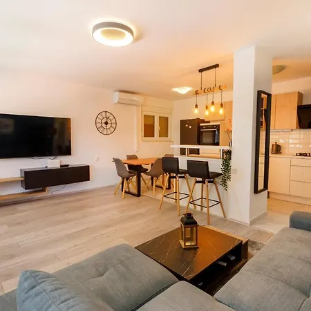 Sunny & Luxury Near City Center * Split