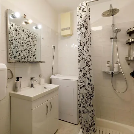 Sunny & Luxury Near City Center *