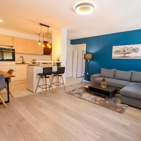 Sunny & Luxury Near City Center Apartment Split