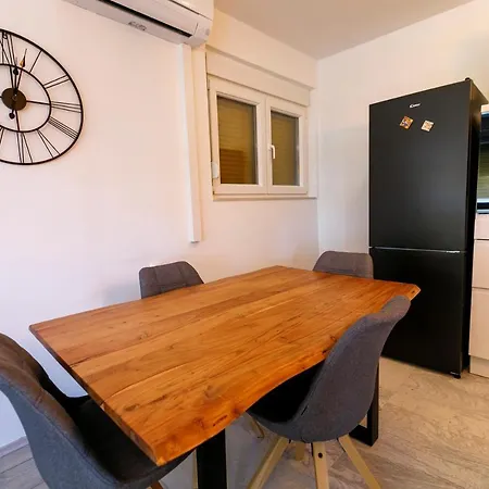 Apartment Sunny & Luxury Near City Center Split