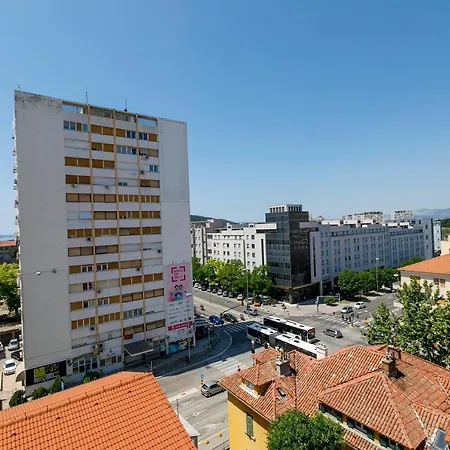 Apartment Sunny & Luxury Near City Center *