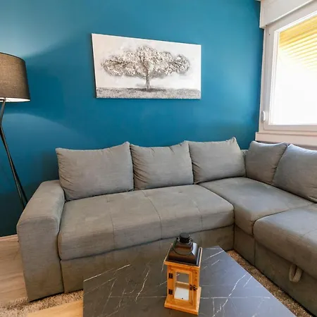 Sunny & Luxury Near City Center Apartment Split