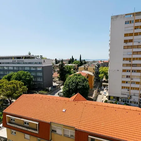 Sunny & Luxury Near City Center Apartment Split