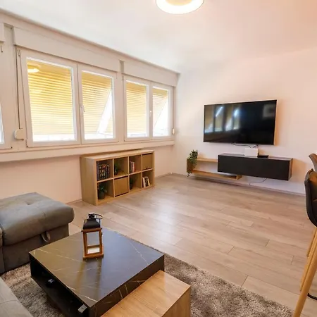 Apartment Sunny & Luxury Near City Center